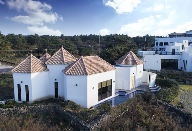 Libentia Hotel & Pool Villa