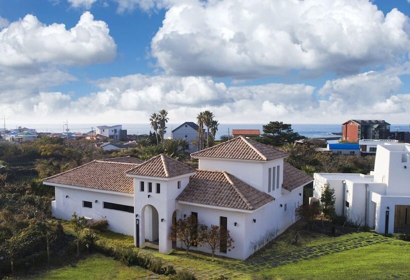 Libentia Hotel & Pool Villa