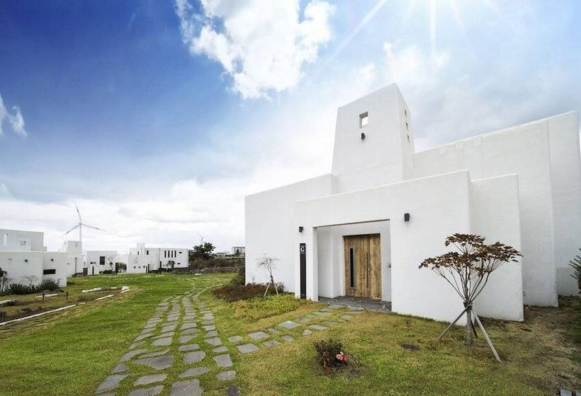 Libentia Hotel & Pool Villa