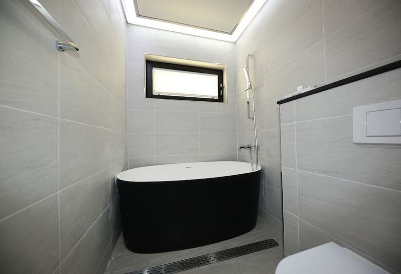 Libentia Hotel & Pool Villa