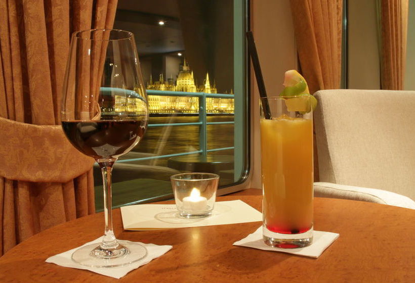 酒店 Onriver S   Ms Cezanne