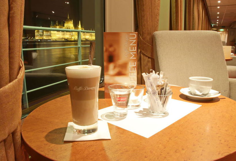 酒店 Onriver S   Ms Cezanne