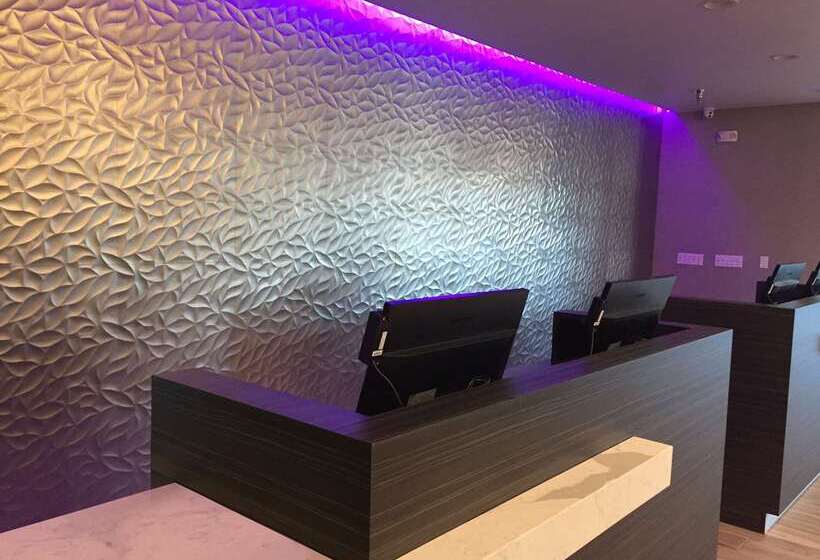 Radisson Hotel Oakland Airport