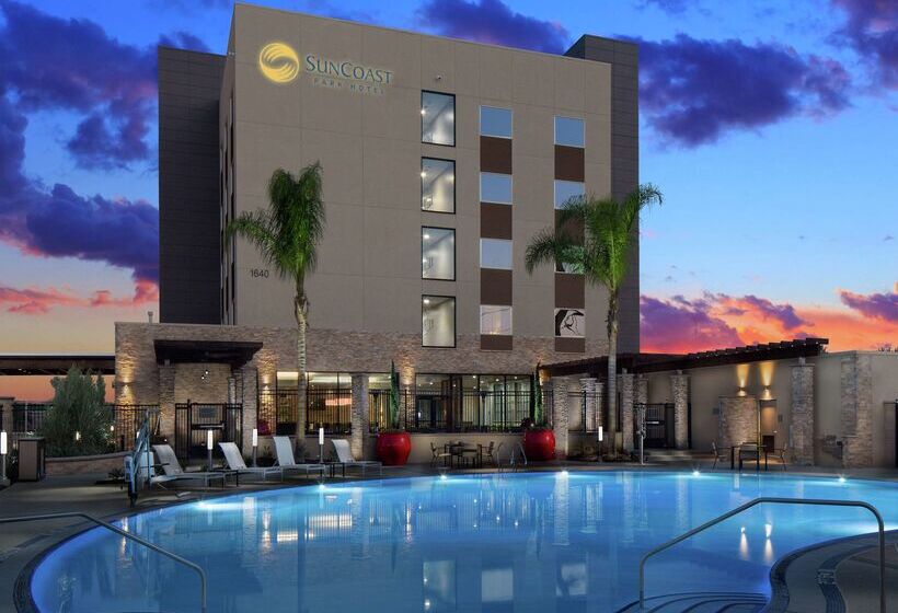Suncoast Park Hotel Anaheim Resort, Tapestry By Hilton