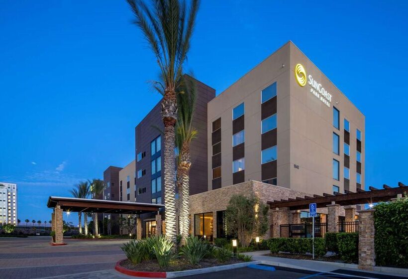 Suncoast Park Hotel Anaheim Resort, Tapestry By Hilton