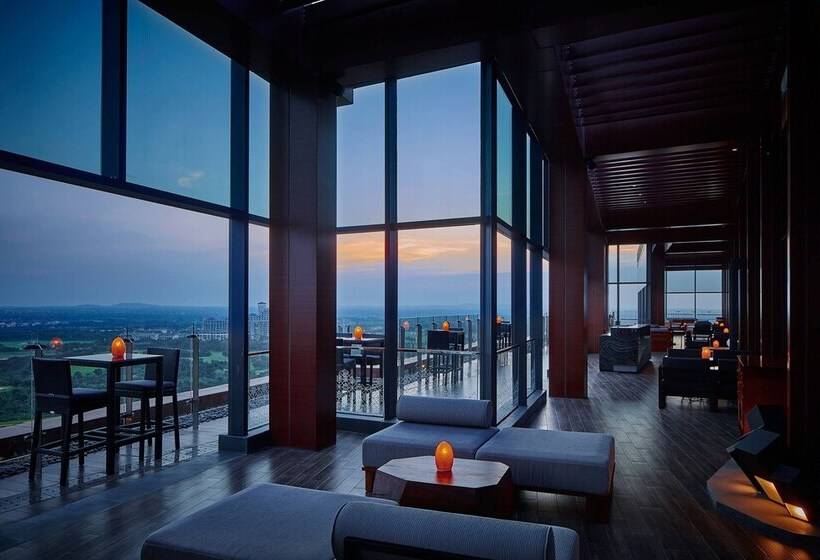 فندق The Ritzcarlton, Haikou