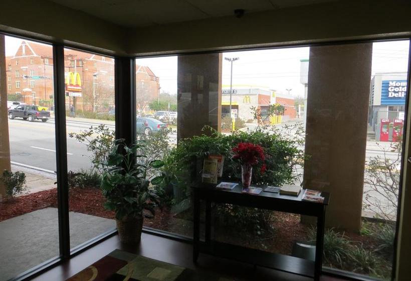 ホテル University Inn And Suites