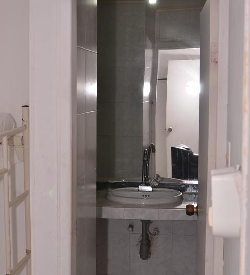 Отель Vargas Airport