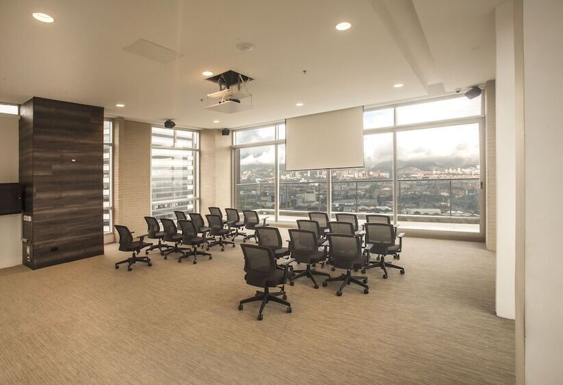 فندق Viaggio Medellin Grand Select