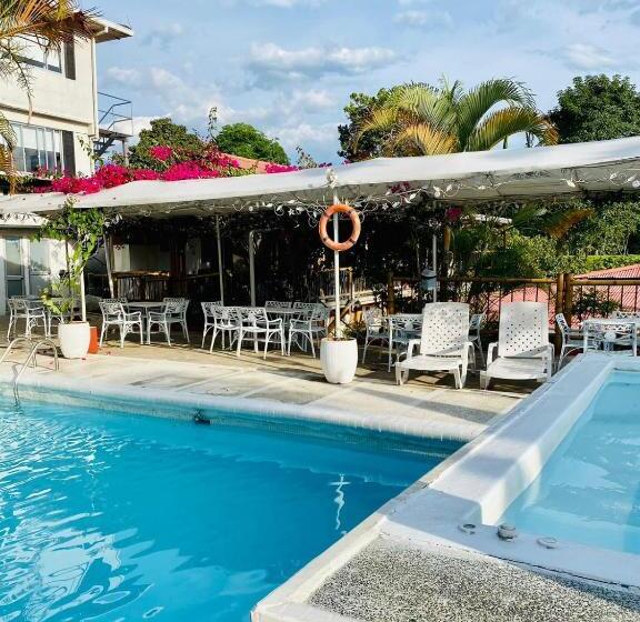 Отель West California