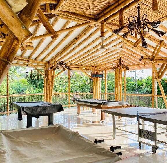 Отель West California