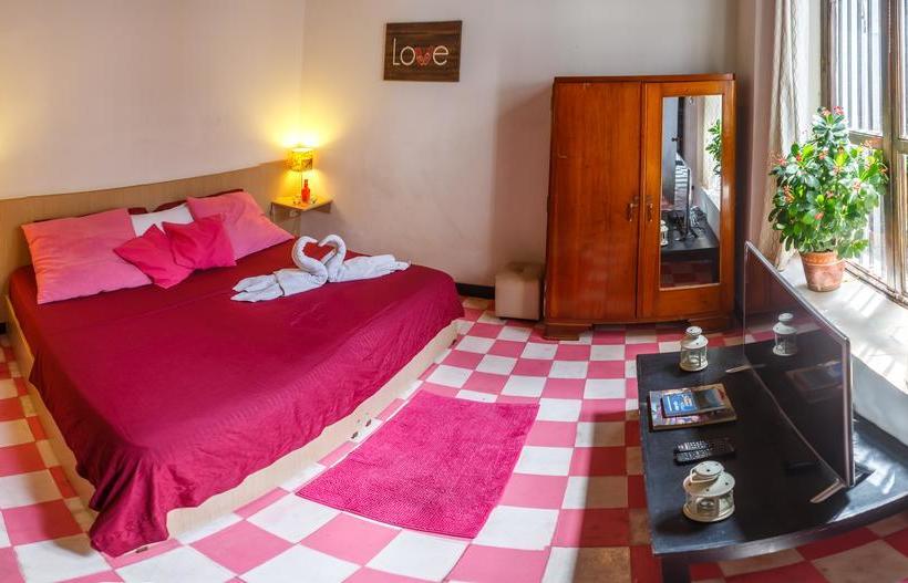 Aroha Villana Hostel