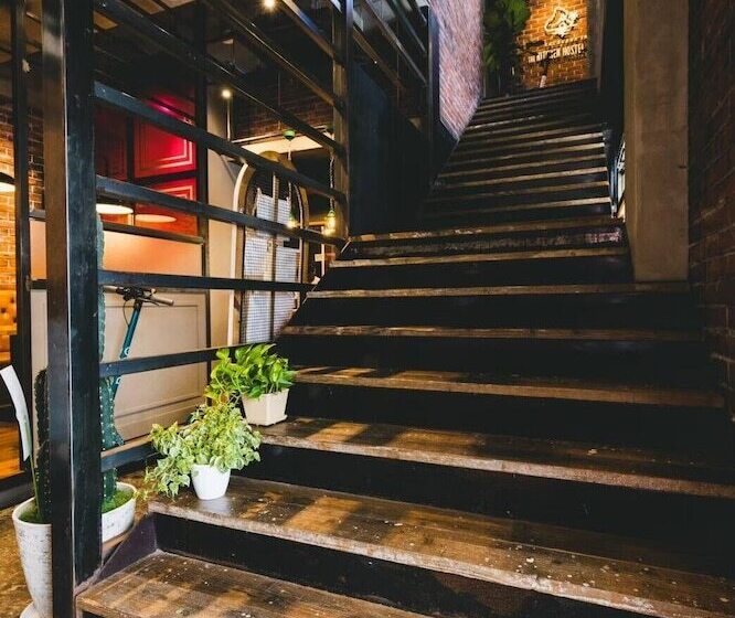 The Kitchen Hostel Ao