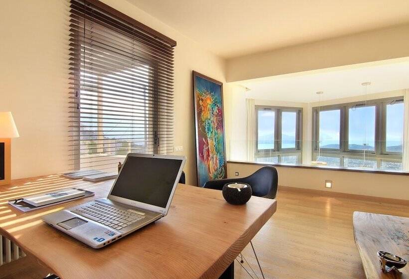 Villa Takeoff Saronida