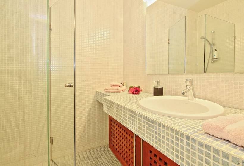 Villa Takeoff Saronida