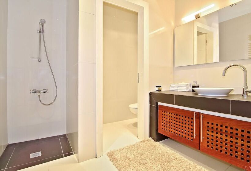 Villa Takeoff Saronida