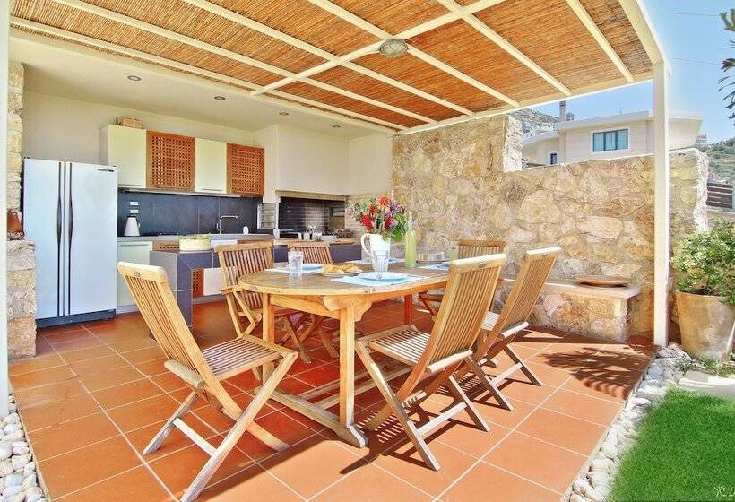 Villa Takeoff Saronida