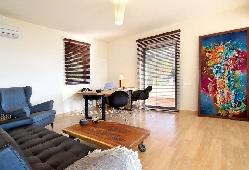 Villa Takeoff Saronida