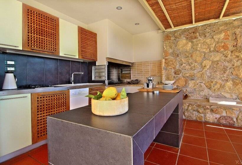 Villa Takeoff Saronida