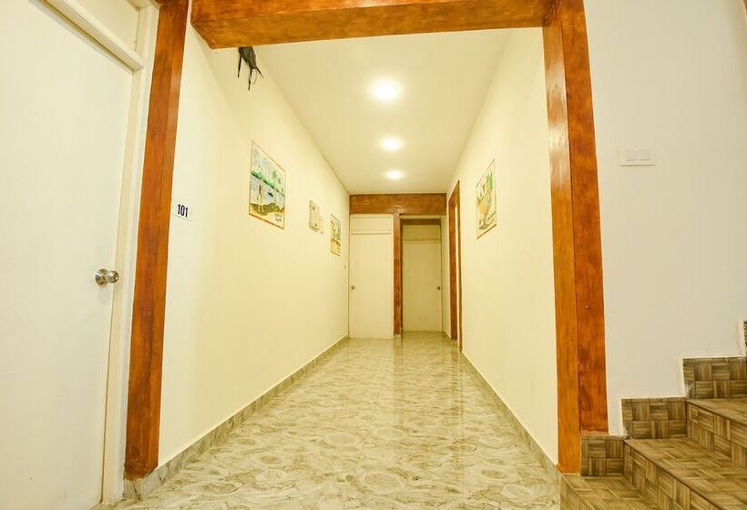 Fabhotel Grand Royal Palms