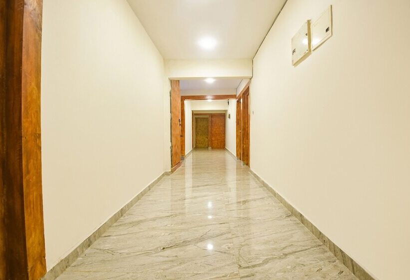 Fabhotel Grand Royal Palms