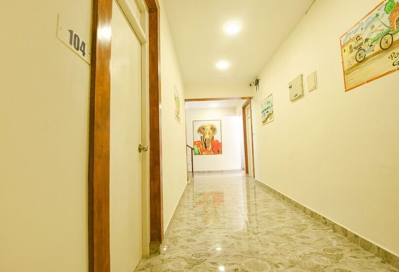 Fabhotel Grand Royal Palms