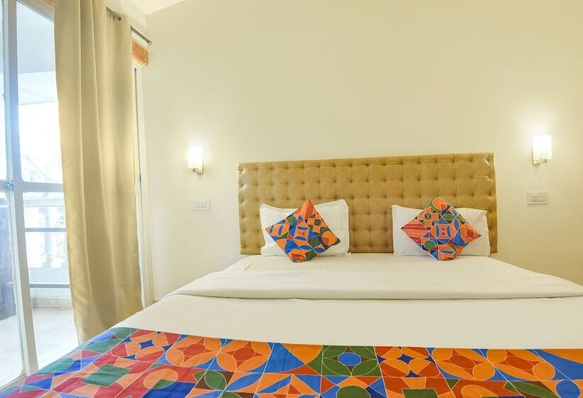 Fabhotel Grand Royal Palms