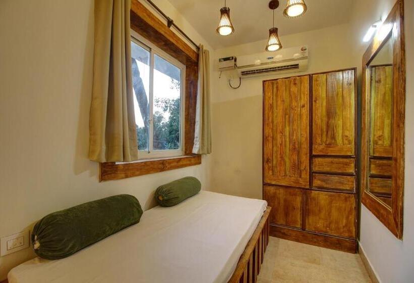 Fabhotel Grand Royal Palms