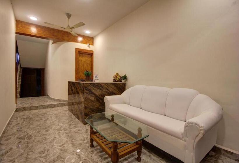 Fabhotel Grand Royal Palms