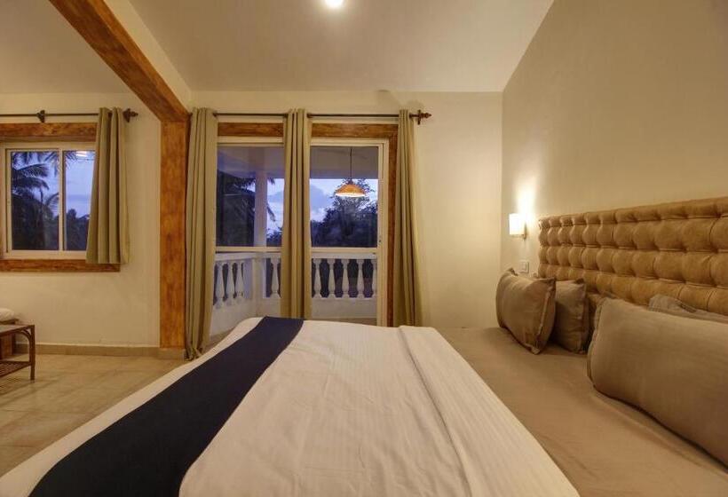 Fabhotel Grand Royal Palms