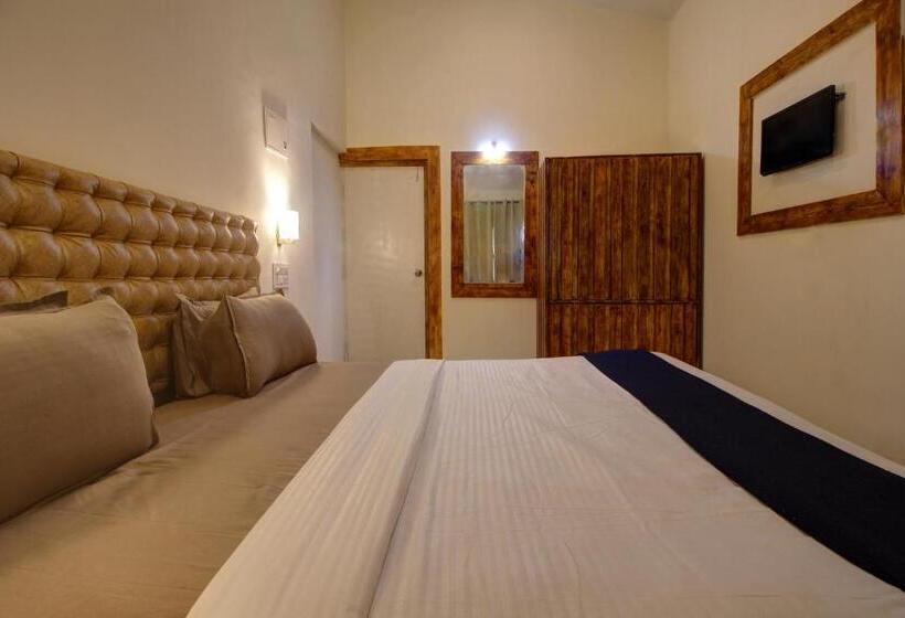 Fabhotel Grand Royal Palms