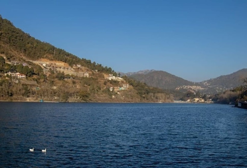 בית מלון כפרי Royals Moonlight Resort Bhimtal