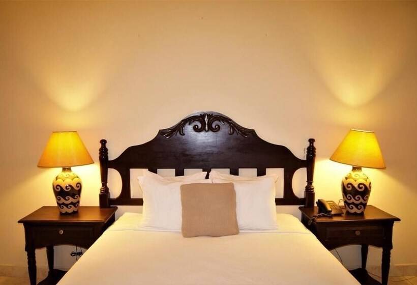 Los Altos Apartments & Studios