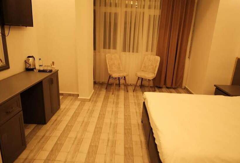 فندق Azra Family