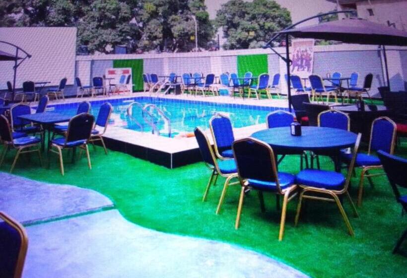 Mt Deluxe Hotel Asaba