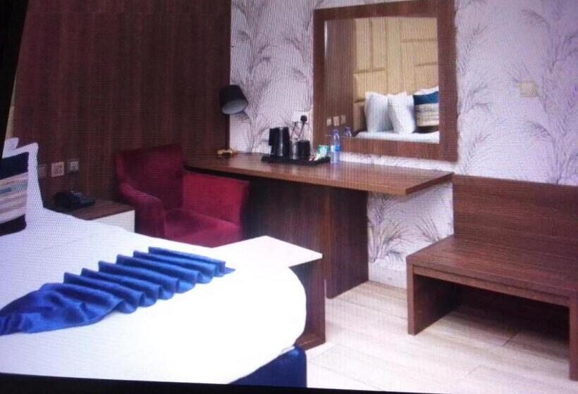 Mt Deluxe Hotel Asaba