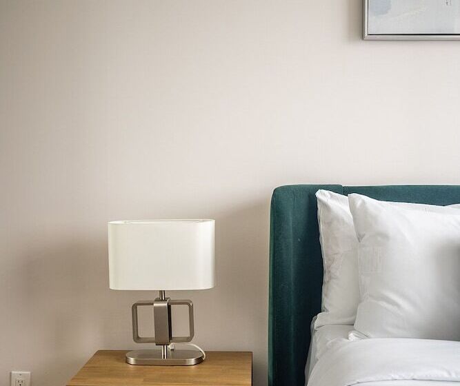 Rivetstays - The Neptune