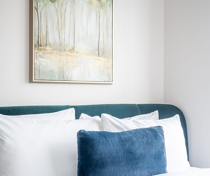 Rivetstays - The Neptune