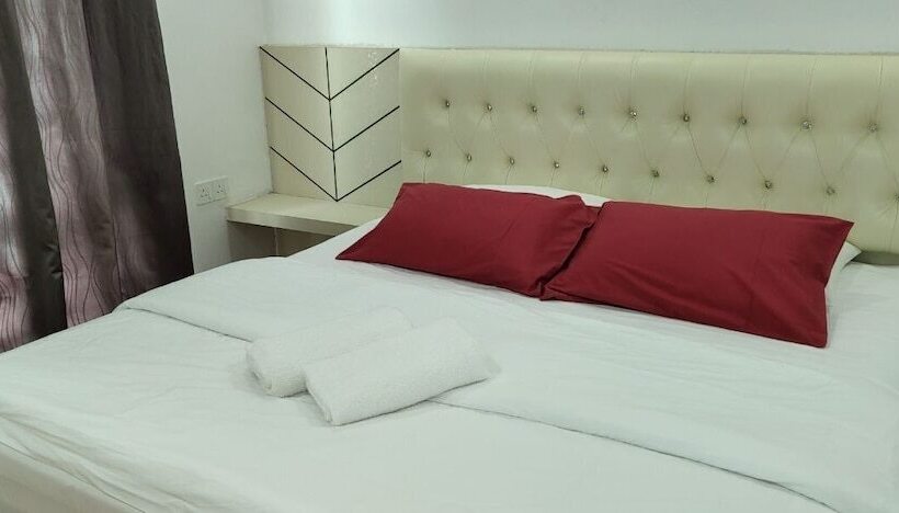 هتل Captain's Cabin Resort