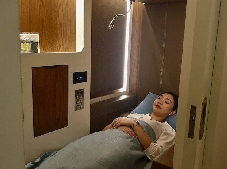 هتل Sleep  N Fly Sleep Lounge, B Gates Terminal 3   Transit Only