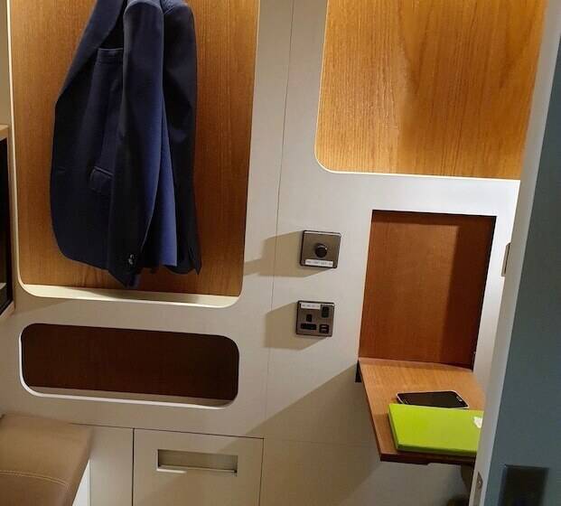 هتل Sleep  N Fly Sleep Lounge, B Gates Terminal 3   Transit Only