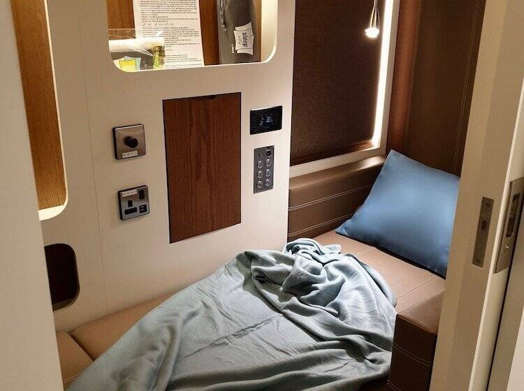 هتل کپسول Sleep N Fly Sleep Lounge, C Gates Terminal 3 - Transit Only
