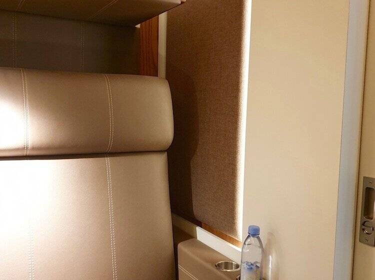 هتل کپسول Sleep N Fly Sleep Lounge, C Gates Terminal 3 - Transit Only