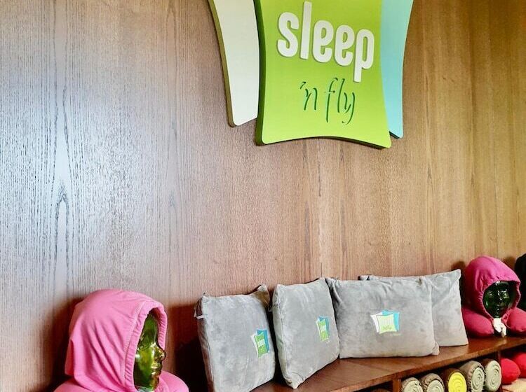 هتل کپسول Sleep N Fly Sleep Lounge, C Gates Terminal 3 - Transit Only