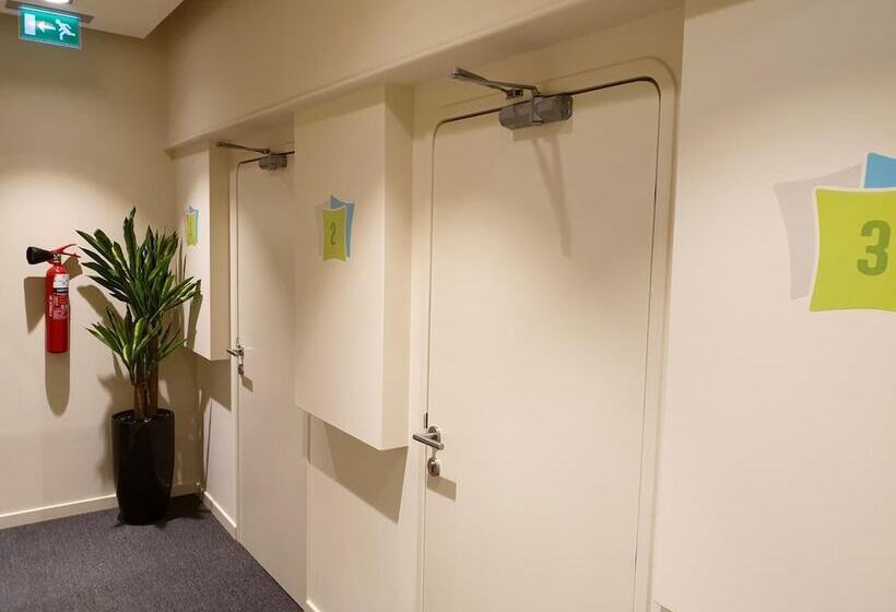 هتل کپسول Sleep N Fly Sleep Lounge, C Gates Terminal 3 - Transit Only