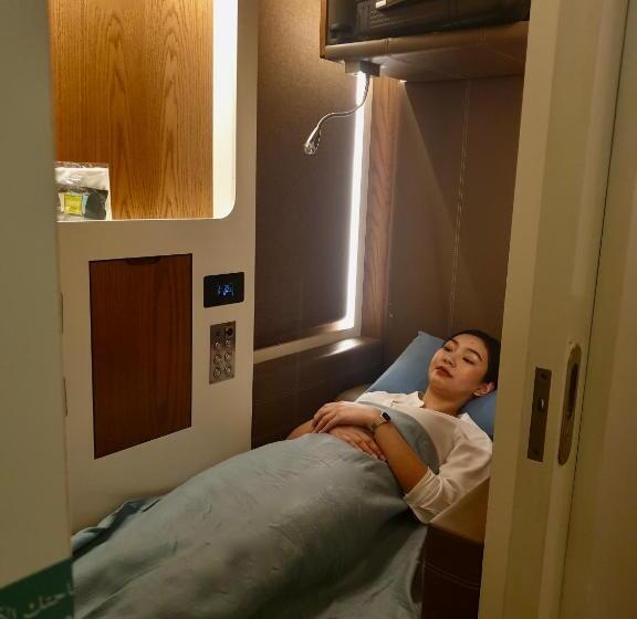 هتل کپسول Sleep N Fly Sleep Lounge, C Gates Terminal 3 - Transit Only