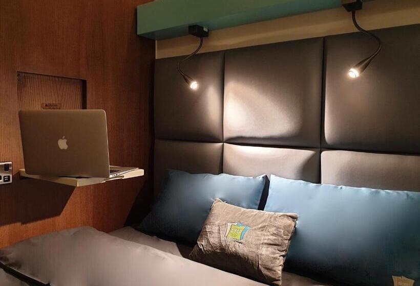 هتل کپسول Sleep N Fly Sleep Lounge, C Gates Terminal 3 - Transit Only