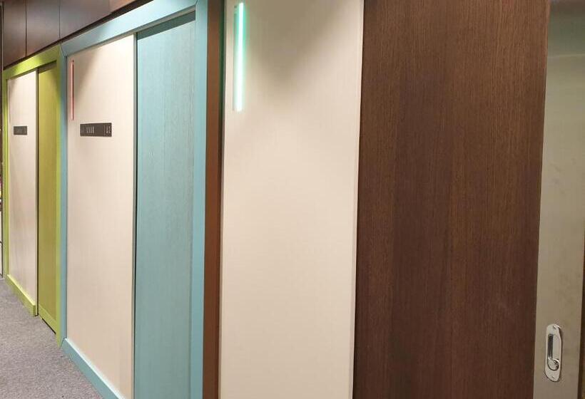 هتل کپسول Sleep N Fly Sleep Lounge, C Gates Terminal 3 - Transit Only