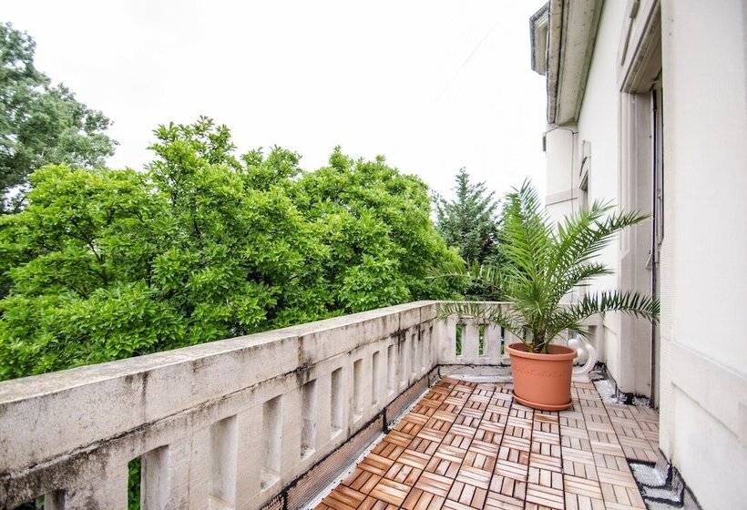 Общежитие Villa 12 Guesthouse