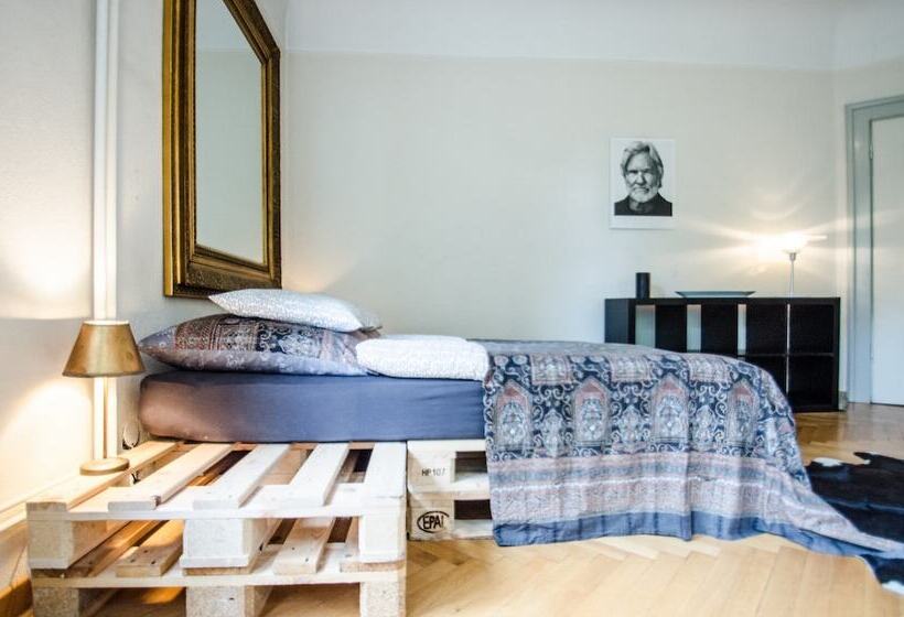 Общежитие Villa 12 Guesthouse